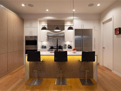 502-1201 Fort St, Victoria, BC - Indoor Photo Showing Kitchen