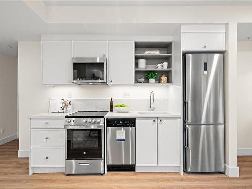 101B-1224 Richardson St, Victoria, BC - Indoor Photo Showing Kitchen