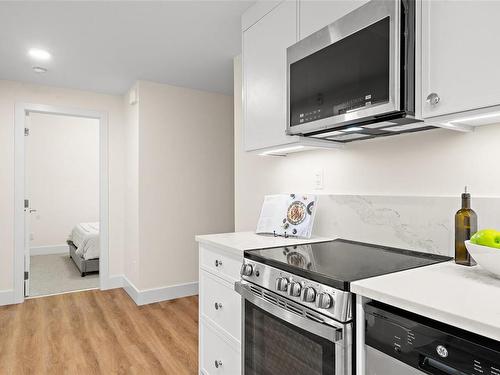 101B-1224 Richardson St, Victoria, BC - Indoor Photo Showing Kitchen