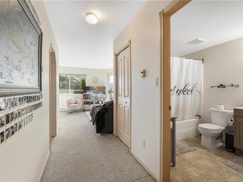 302-1900 Bowen Rd, Nanaimo, BC - Indoor Photo Showing Bathroom