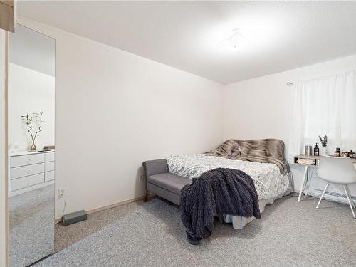 302-1900 Bowen Rd, Nanaimo, BC - Indoor Photo Showing Bedroom