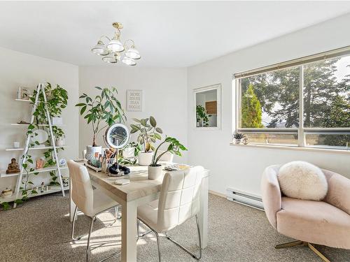 302-1900 Bowen Rd, Nanaimo, BC - Indoor Photo Showing Dining Room