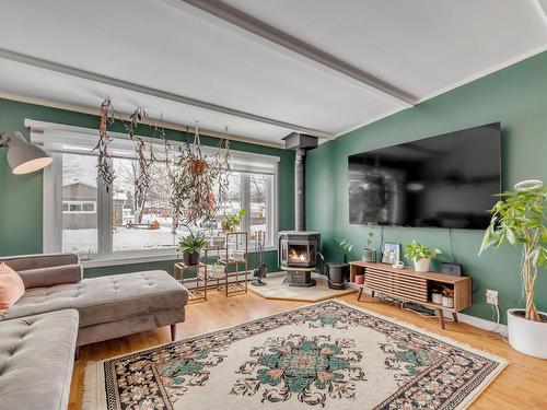 Living room - 237 Rue Germaine-Viger, Québec (Beauport), QC - Indoor Photo Showing Living Room With Fireplace