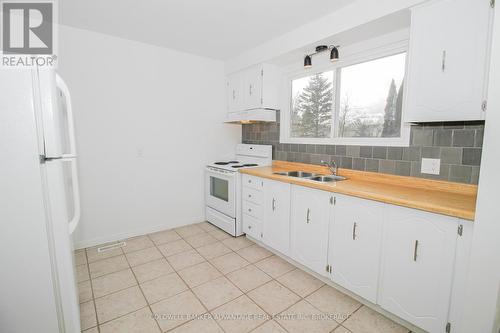 34 Silvan Drive, Welland (767 - N. Welland), ON - Indoor Photo Showing Kitchen With Double Sink