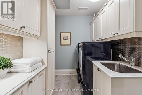 302 - 253 Church Street, Oakville (1013 - Oo Old Oakville), ON - Indoor Photo Showing Laundry Room