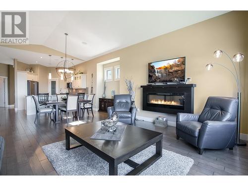 1836 Tower Ranch Boulevard Unit# 1, Kelowna, BC - Indoor Photo Showing Living Room With Fireplace