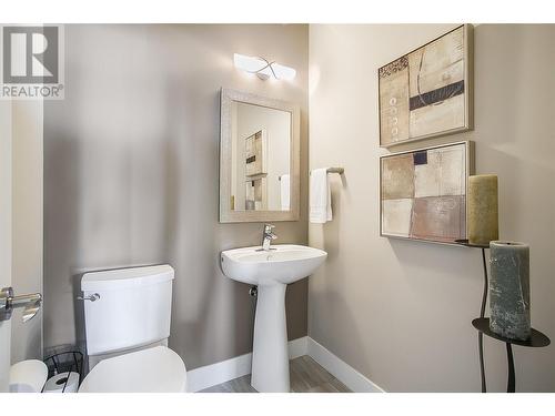 Main floor powder room - 1836 Tower Ranch Boulevard Unit# 1, Kelowna, BC - Indoor Photo Showing Bathroom