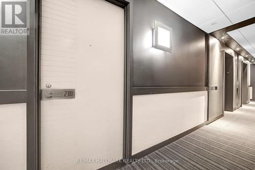 2310 - 110 Charles Street E, Toronto, ON - Indoor