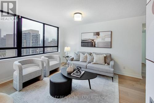 2614 - 633 Bay Street, Toronto, ON - Indoor Photo Showing Living Room