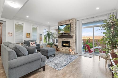 14 6211 Chilliwack River Road|Sardis South, Chilliwack, BC - Indoor Photo Showing Living Room With Fireplace