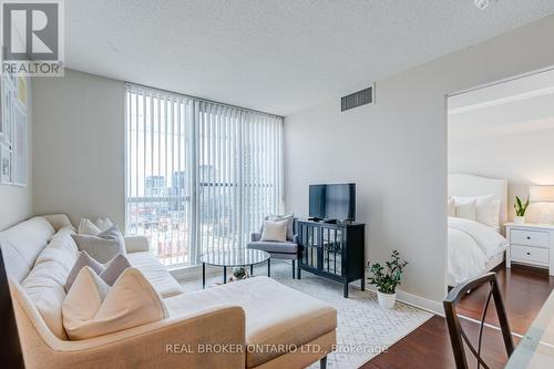 1516 - 320 Richmond Street E, Toronto, ON - Indoor Photo Showing Living Room