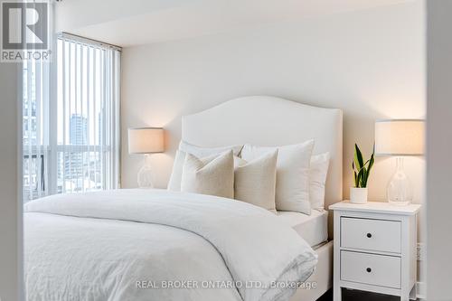 1516 - 320 Richmond Street E, Toronto, ON - Indoor Photo Showing Bedroom