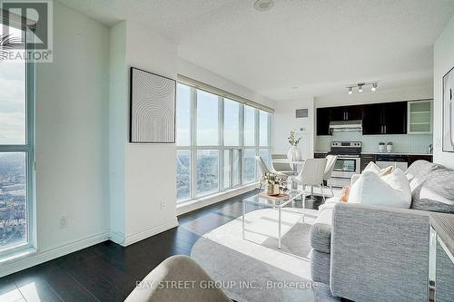 3810 - 50 Town Centre Court, Toronto, ON - Indoor Photo Showing Living Room