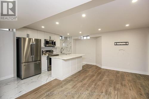 532 Mactier Drive, Vaughan, ON - Indoor Photo Showing Kitchen