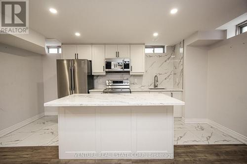 532 Mactier Drive, Vaughan, ON - Indoor Photo Showing Kitchen