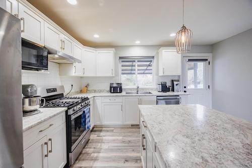 45614 Herron Avenue|Chilliwack Proper West, Chilliwack, BC - Indoor Photo Showing Kitchen With Upgraded Kitchen