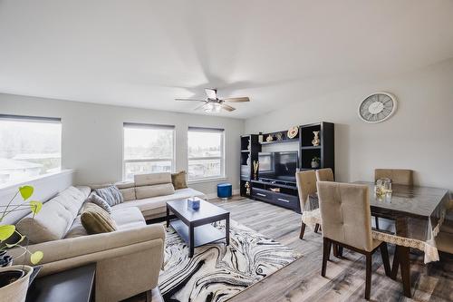 45614 Herron Avenue|Chilliwack Proper West, Chilliwack, BC - Indoor Photo Showing Living Room