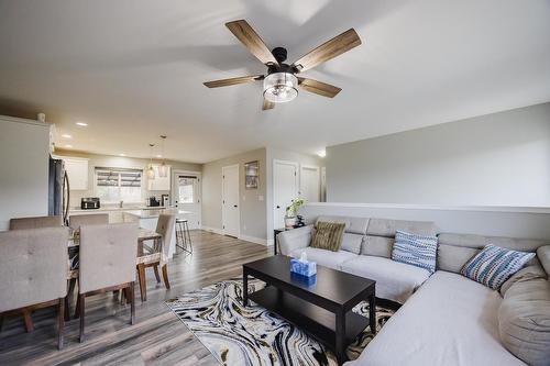 45614 Herron Avenue|Chilliwack Proper West, Chilliwack, BC - Indoor Photo Showing Living Room