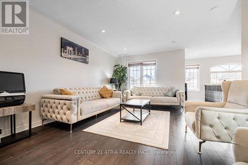 17 Macbride Crescent, Vaughan, ON - Indoor Photo Showing Living Room