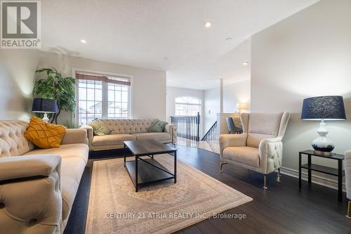 17 Macbride Crescent, Vaughan, ON - Indoor Photo Showing Living Room