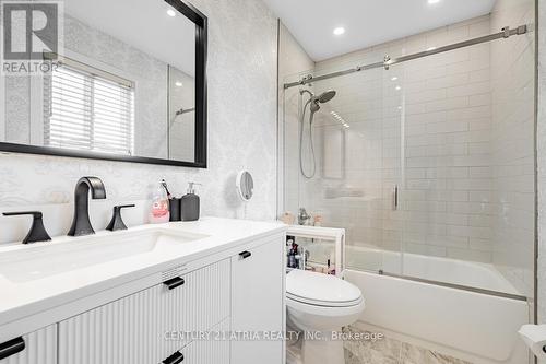 17 Macbride Crescent, Vaughan, ON - Indoor Photo Showing Bathroom