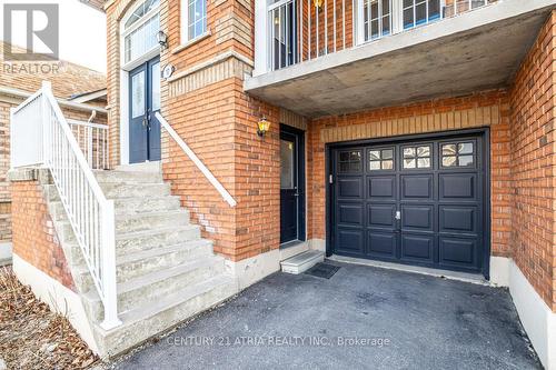 17 Macbride Crescent, Vaughan, ON - Indoor Photo Showing Kitchen