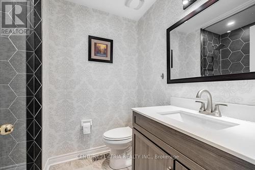 17 Macbride Crescent, Vaughan, ON - Indoor Photo Showing Bathroom