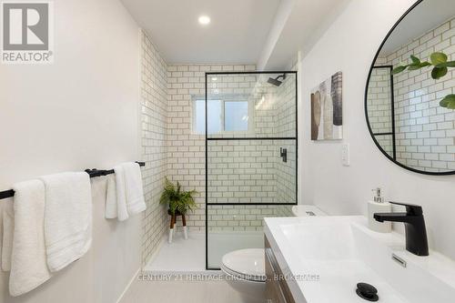 4 Booth Avenue, Kingston (Kingston East (Incl Cfb Kingston)), ON - Indoor Photo Showing Bathroom