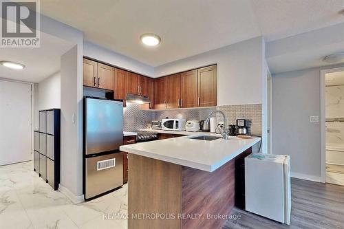 2602 - 36 Lee Centre Drive, Toronto, ON - Indoor Photo Showing Kitchen