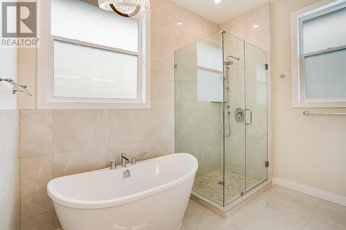 2811 Copper Ridge Drive, West Kelowna, BC - Indoor Photo Showing Bathroom