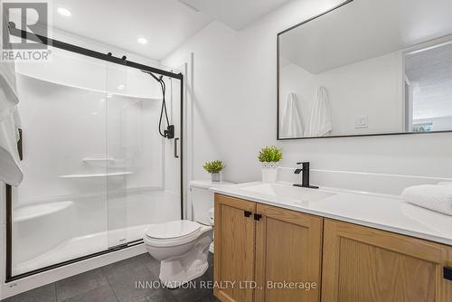 7 Eileen Crescent, Ottawa, ON - Indoor Photo Showing Bathroom