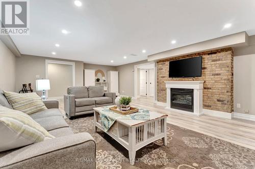 131 Sunnyridge Road, Hamilton, ON - Indoor Photo Showing Living Room With Fireplace