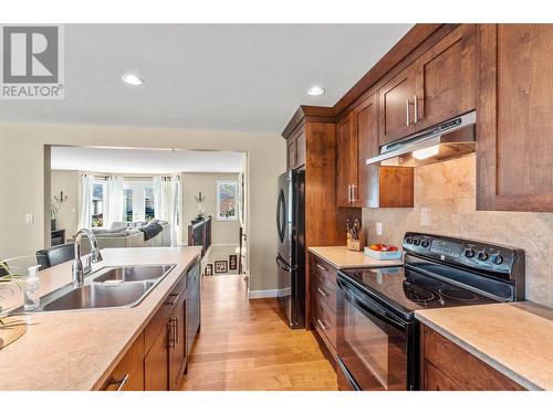 854 Woodrush Drive, Kamloops, BC - Indoor Photo Showing Kitchen With Double Sink