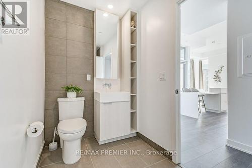 2004 - 370 Martha Street, Burlington, ON - Indoor Photo Showing Bathroom