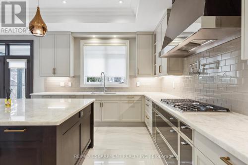 282 Tudor Avenue, Oakville, ON - Indoor Photo Showing Kitchen With Upgraded Kitchen