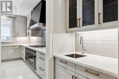 282 Tudor Avenue, Oakville, ON - Indoor Photo Showing Kitchen With Upgraded Kitchen