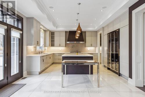 282 Tudor Avenue, Oakville, ON - Indoor Photo Showing Kitchen With Upgraded Kitchen