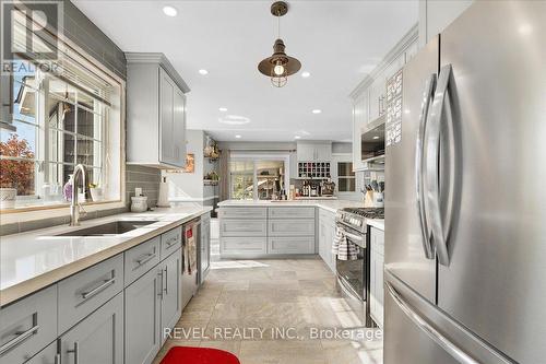 4821 Sherkston Road, Port Colborne, ON - Indoor Photo Showing Kitchen With Upgraded Kitchen