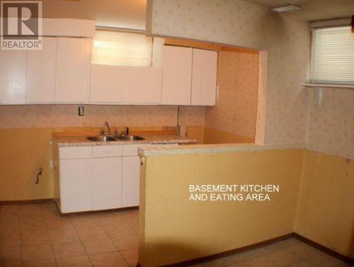 577 Bush St W, Sault Ste Marie, ON - Indoor Photo Showing Kitchen With Double Sink