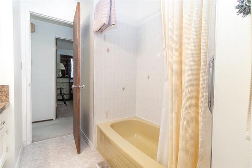 11 Caro Road, Kelowna, BC - Indoor Photo Showing Bathroom