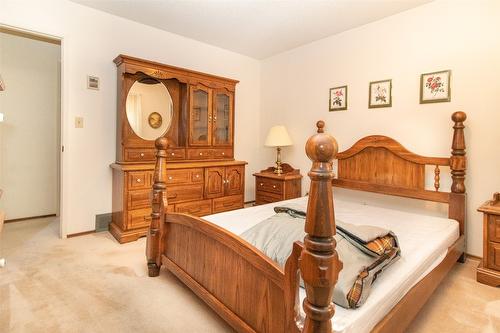 11 Caro Road, Kelowna, BC - Indoor Photo Showing Bedroom