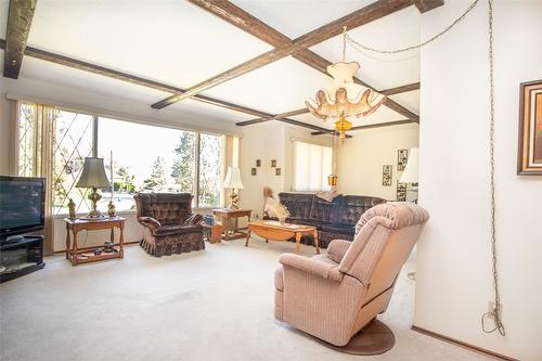 11 Caro Road, Kelowna, BC - Indoor