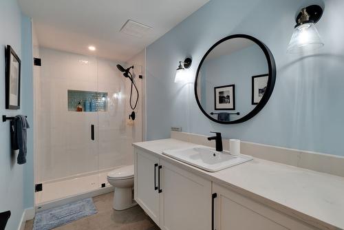 2-935 Borden Avenue, Kelowna, BC - Indoor Photo Showing Bathroom