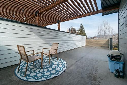 2-935 Borden Avenue, Kelowna, BC - Outdoor With Exterior