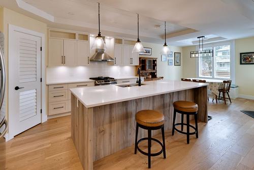 2-935 Borden Avenue, Kelowna, BC - Indoor Photo Showing Kitchen With Upgraded Kitchen