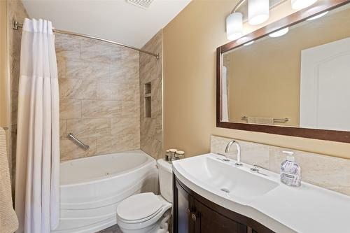 32-2210 Horizon Drive, West Kelowna, BC - Indoor Photo Showing Bathroom