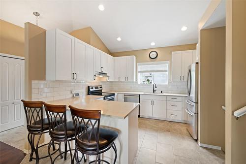 32-2210 Horizon Drive, West Kelowna, BC - Indoor Photo Showing Kitchen With Stainless Steel Kitchen With Upgraded Kitchen