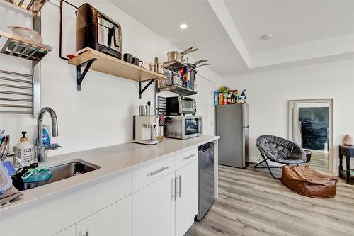 338-610 Academy Way, Kelowna, BC - Indoor Photo Showing Kitchen