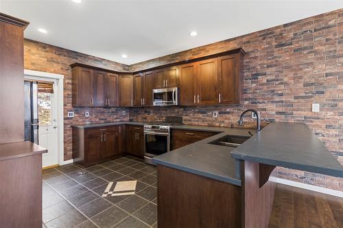 2021 Stagecoach Drive, Kamloops, BC - Indoor Photo Showing Kitchen With Double Sink