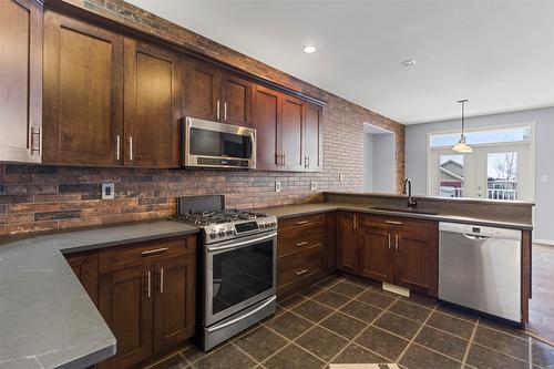 2021 Stagecoach Drive, Kamloops, BC - Indoor Photo Showing Kitchen